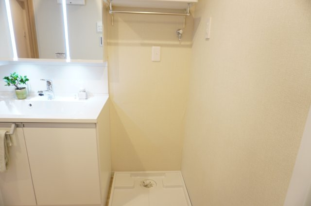 日商岩井草加マンションのランドリースペース