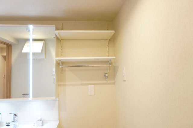 日商岩井草加マンションのランドリースペース