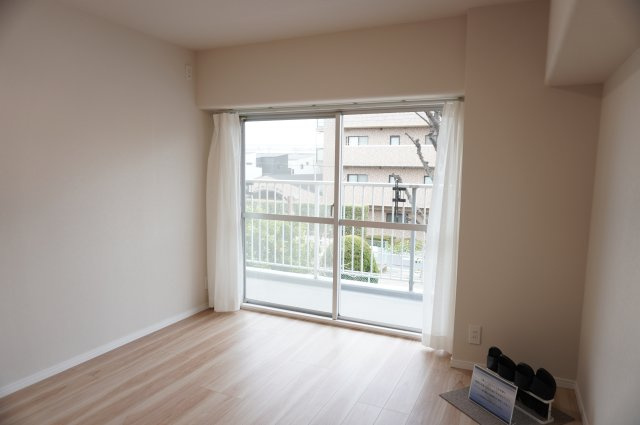 日商岩井草加マンションの洋室