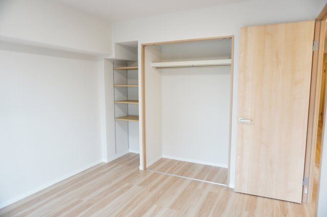 日商岩井草加マンションの洋室