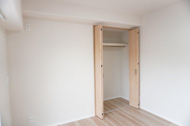 日商岩井草加マンションの洋室