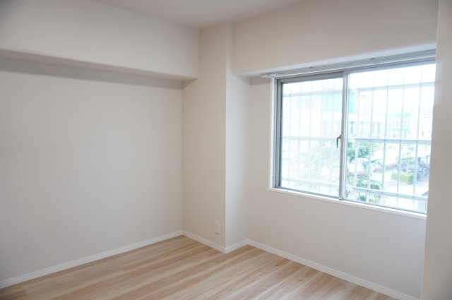 日商岩井草加マンションの洋室|5.8帖