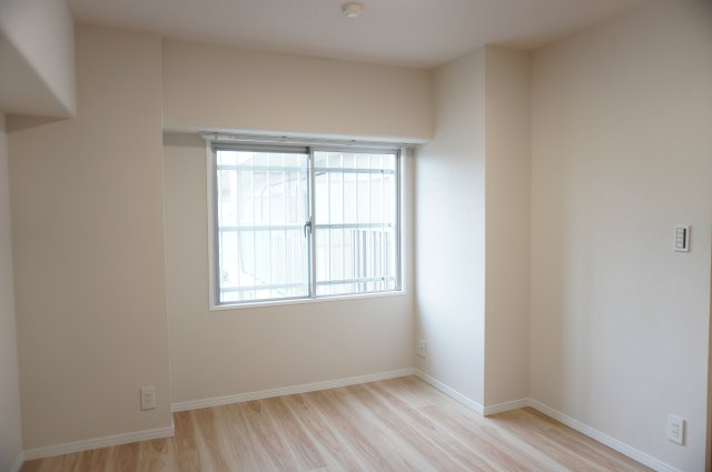 日商岩井草加マンションの洋室