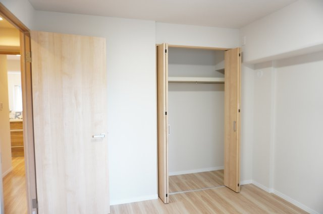 日商岩井草加マンションの洋室