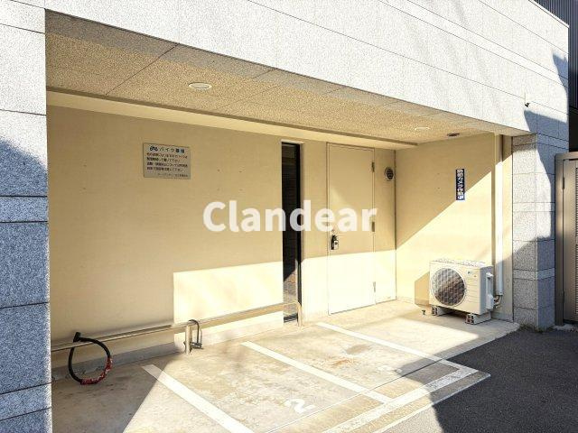 アーリアシティー一之江の駐輪場|ドキドキの新生活も、安心してスタート。ぴったりの住まいを見つけませんか？クランディアが一緒に住まい選びをサポートします‼　まずは、お気軽にお問合せください　＃クランディア