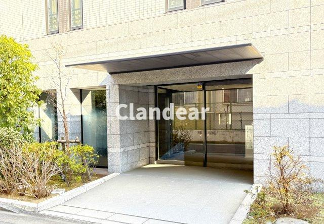 アーリアシティー一之江のエントランス|ドキドキの新生活も、安心してスタート。ぴったりの住まいを見つけませんか？クランディアが一緒に住まい選びをサポートします‼　まずは、お気軽にお問合せください　＃クランディア