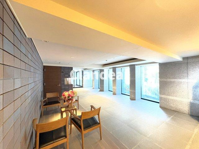 アーリアシティー一之江のロビー|ドキドキの新生活も、安心してスタート。ぴったりの住まいを見つけませんか？クランディアが一緒に住まい選びをサポートします‼　まずは、お気軽にお問合せください　＃クランディア