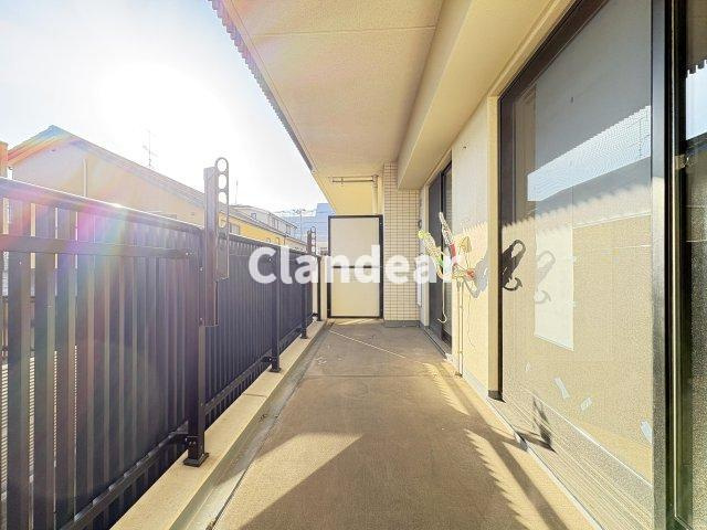 アーリアシティー一之江のバルコニー|ドキドキの新生活も、安心してスタート。ぴったりの住まいを見つけませんか？クランディアが一緒に住まい選びをサポートします‼　まずは、お気軽にお問合せください　＃クランディア