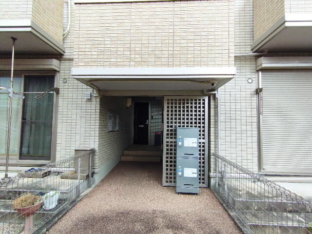 グレイス（百々町）のエントランス