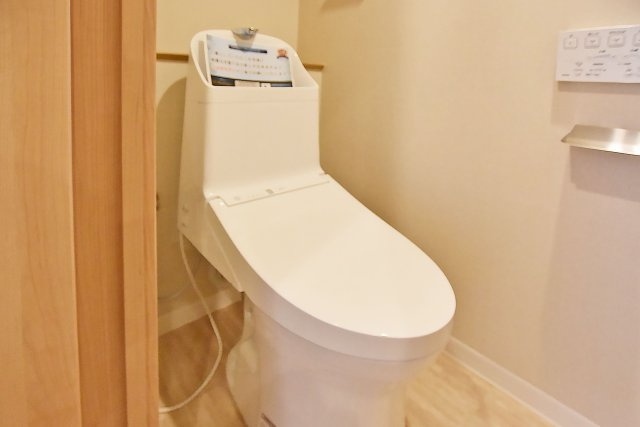 武庫川第2三番街2号棟のトイレ|清潔感のあるトイレ空間。シンプルで使いやすく、日々快適にお使いいただけます。