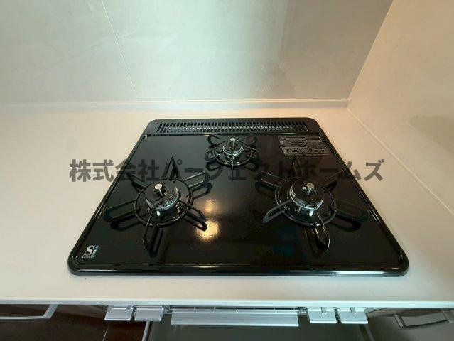 太秦緑ヶ丘戸建　賃貸のキッチン|コンパクトなキッチンで掃除もラクラク