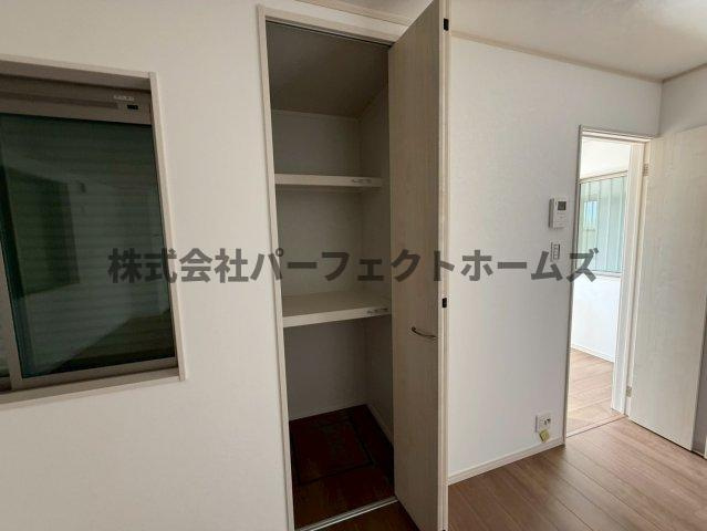 太秦緑ヶ丘戸建　賃貸のバルコニー|外からの目が気にならないバルコニーで洗濯物が干せます