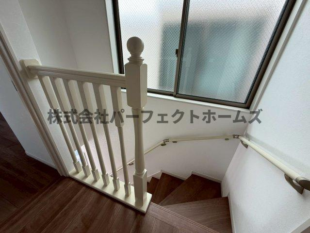 太秦緑ヶ丘戸建　賃貸の内装|明るい色調の室内です
