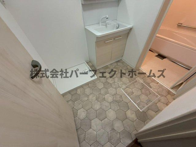 太秦緑ヶ丘戸建　賃貸の居間・リビング|こちらのリビングで趣味の時間をお楽しみください