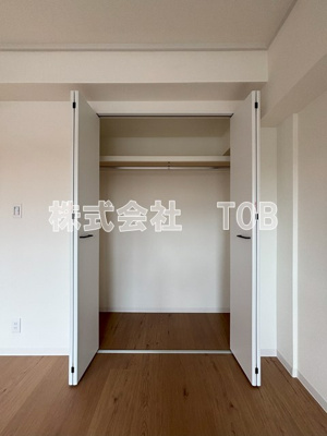 【収納】 | ＰＡＲＫ ＭＯＤＥＲＮ つつじヶ丘 | 洋室5帖　クローゼット