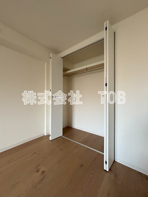 【収納】 | ＰＡＲＫ ＭＯＤＥＲＮ つつじヶ丘 | 洋室5.4帖　クローゼット