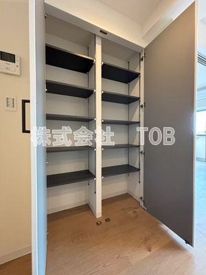 【収納】 | ＰＡＲＫ ＭＯＤＥＲＮ つつじヶ丘 | キッチン横収納