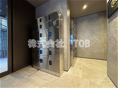 【その他共用部分】 | ＰＡＲＫ ＭＯＤＥＲＮ つつじヶ丘 | メインエントランス　宅配ボックス