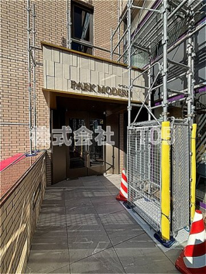 【エントランス】 | ＰＡＲＫ ＭＯＤＥＲＮ つつじヶ丘 | 南側エントランス