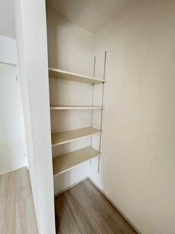 太郎丸2丁目　2棟の収納|パントリー