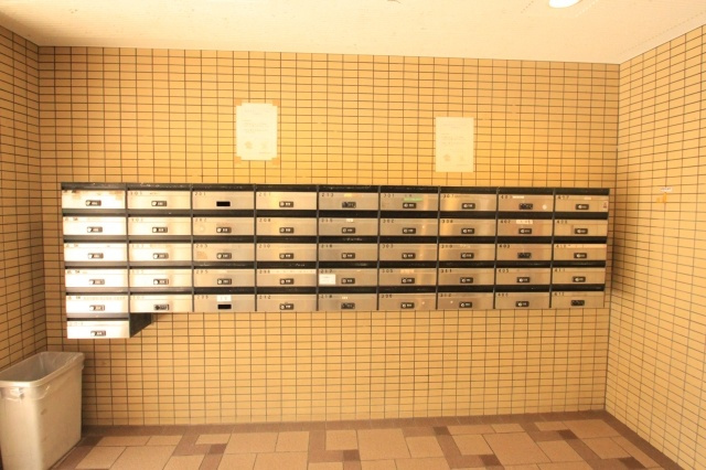 アバハイム西村のエントランス