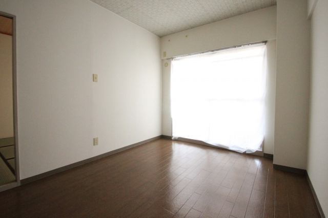 アバハイム西村の洋室