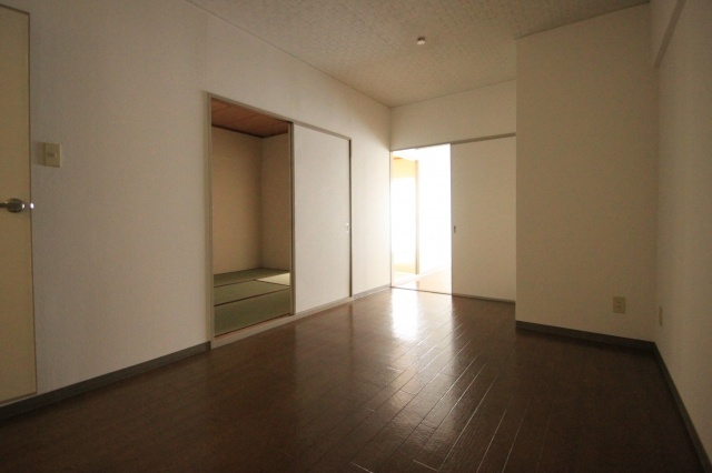 アバハイム西村の居間・リビング