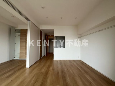 【居間・リビング】 | ラティエラ大鳥居 | こちらの居間で趣味の時間をお楽しみください