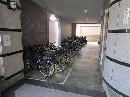 グレイス中山の駐輪場