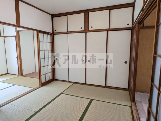 リーフハイツ玉手町の和室