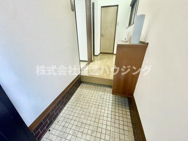 大庄西町2丁目貸家の玄関