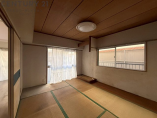 子供部屋…創造性や成長を促す遊びの空間を提供。学習や趣味に集中できる環境を整えます。個別のプライベートスペースは自己表現と自立心を育み、心地よい睡眠環境を整えリラックスできる場所を提供。