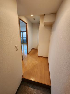 G・F二条城（グランフェニックス二条城）の内装|玄関から～