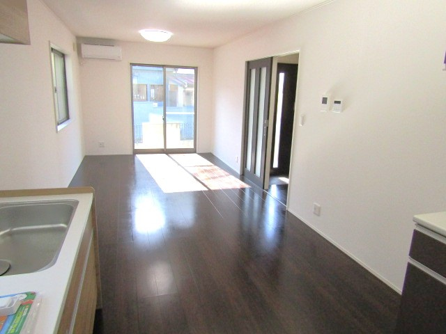 【居間・リビング】 | 中古戸建　中央市中楯 | 居間です