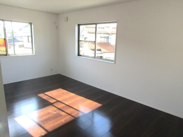 【洋室】 | 中古戸建　中央市中楯 | 個人の部屋や寝室として使える洋室です