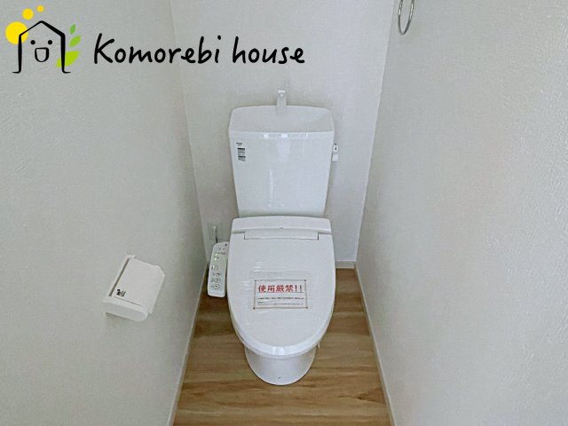 上尾市中分　4期　新築一戸建て　LIGARE　01のトイレ|26.4.6撮影済み