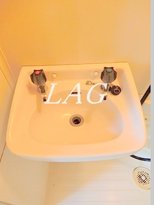 【洗面所】 | 三愛千石ビル | 洗面台です。