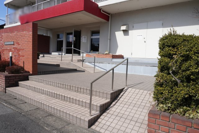 サニーハイツせんげん台のエントランス