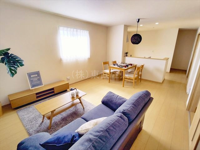 【居間・リビング】 | 狭山市富士見１４期　全３棟　A号棟 | 日当たりの良いリビングダイニングです