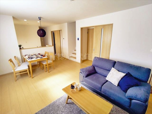 【居間・リビング】 | 狭山市富士見１４期　全３棟　A号棟 | ゆったりとしたリビングです