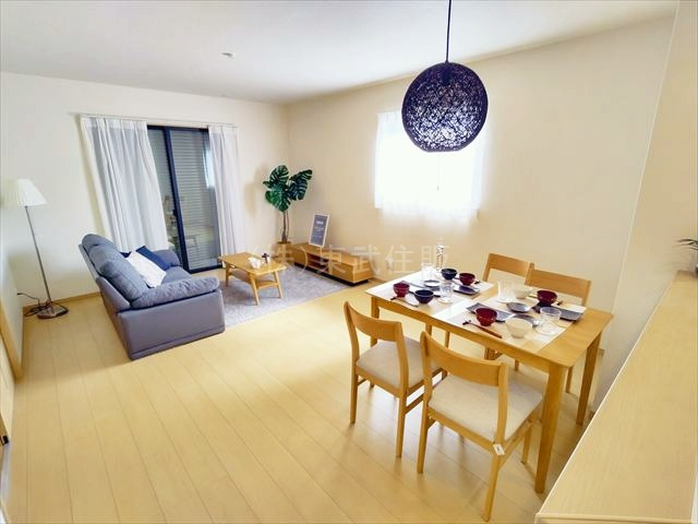 【居間・リビング】 | 狭山市富士見１４期　全３棟　A号棟 | ご家族が集まるリビングは19.0帖の広さです