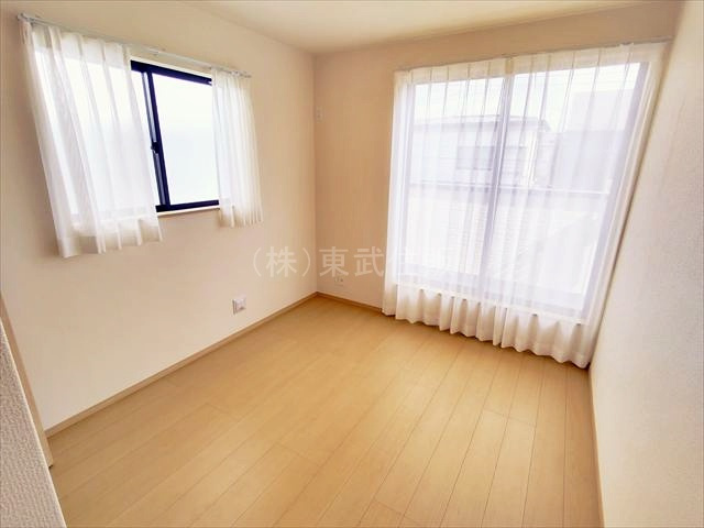 【洋室】 | 狭山市富士見１４期　全３棟　A号棟 | 2階南東側5.25帖洋室　寝室にいかがでしょうか