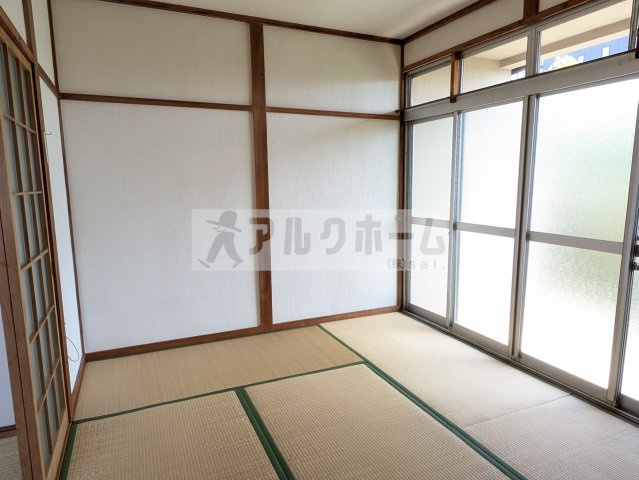 リーフハイツ玉手町の和室