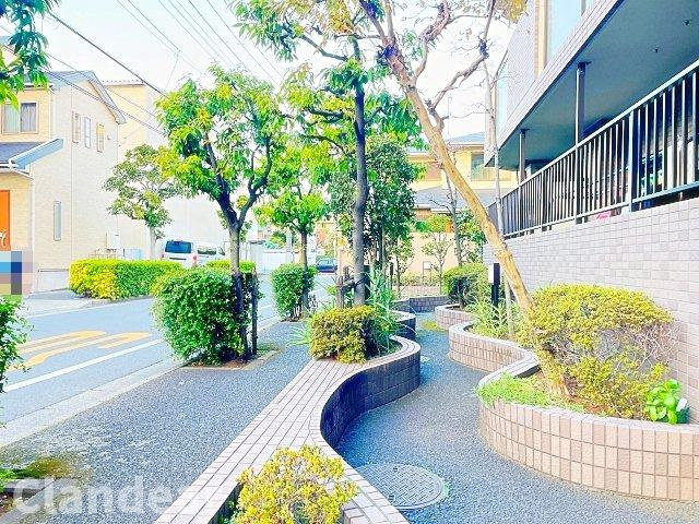 ナイスアーバン北綾瀬第2の中庭|ドキドキの新生活も、安心してスタート。ぴったりの住まいを見つけませんか？クランディアが一緒に住まい選びをサポートします‼　まずは、お気軽にお問合せください　＃クランディア