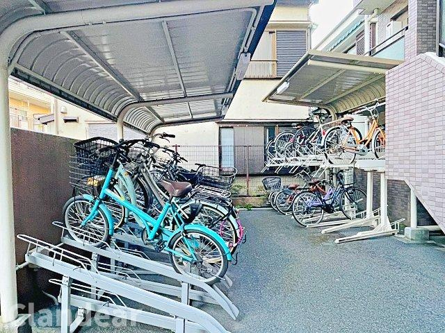 ナイスアーバン北綾瀬第2の駐輪場|ドキドキの新生活も、安心してスタート。ぴったりの住まいを見つけませんか？クランディアが一緒に住まい選びをサポートします‼　まずは、お気軽にお問合せください　＃クランディア