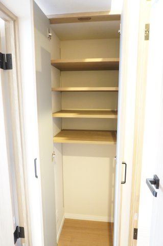シャルム北越谷Ｂ棟の収納|廊下