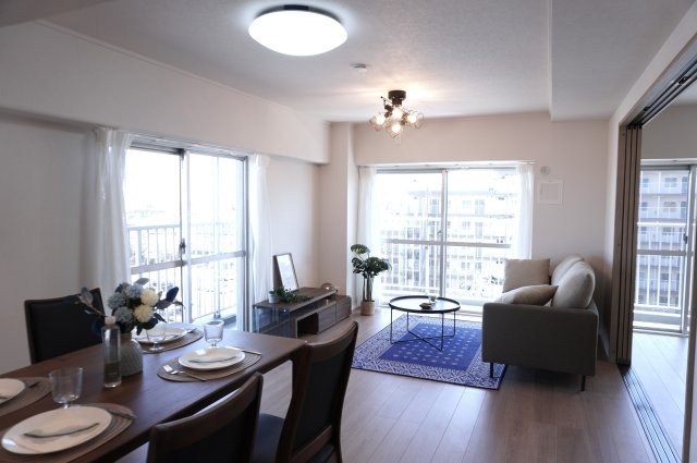 シャルム北越谷Ｂ棟の居間・リビング