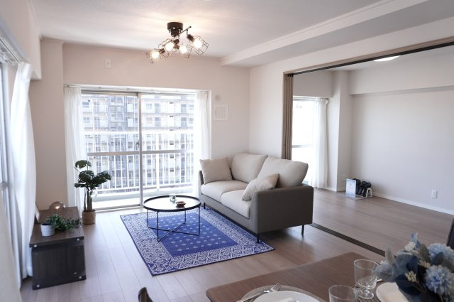 シャルム北越谷Ｂ棟の居間・リビング