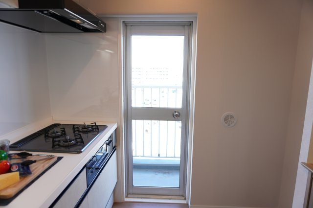 シャルム北越谷Ｂ棟のキッチン|勝手口