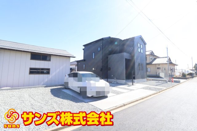 郡山市田村町金屋字宝蔵　　１号棟　　　高瀬小学校、高瀬中学区の外観|北西側から見た駐車場を含む外観